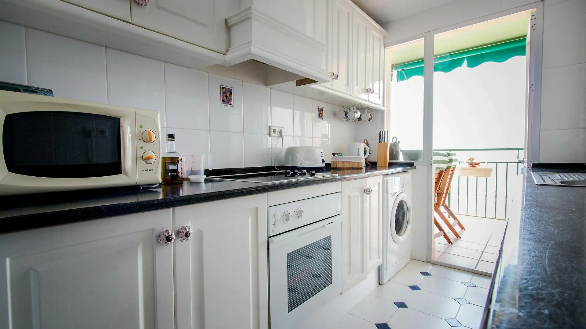 Holidays2Carvajal Sea Side Fuengirola Apartment
